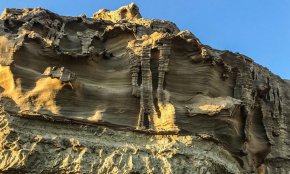 غار سه گانه بان مسیتی