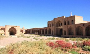 کاروانسرای میاندشت