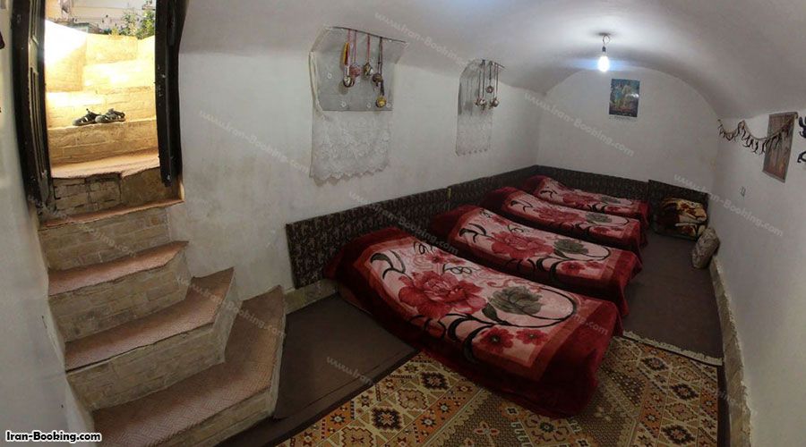اتاق چهار نفره اقامتگاه بوم گردی خانه خشتی یزد