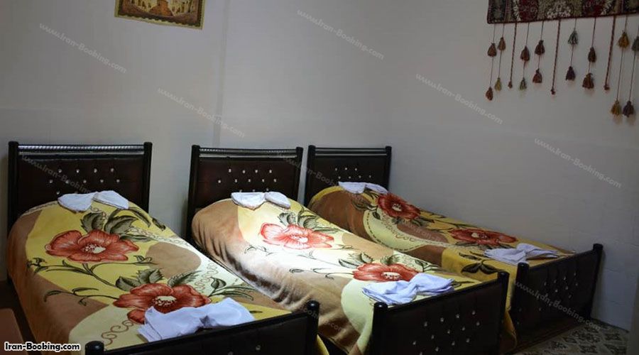 اتاق سه تخته اقامتگاه بوم گردی خانه خشتی یزد