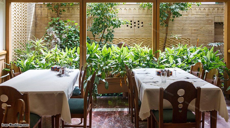 فضای سبز کافه هتل البرز تهران