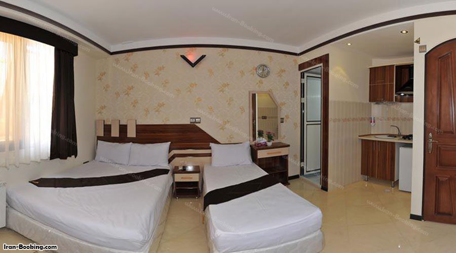 اتاق سه تخته هتل آپارتمان علیزاده مشهد