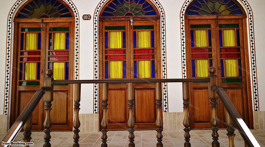 در سنتی هتل سنتی آمیرزا کاشان