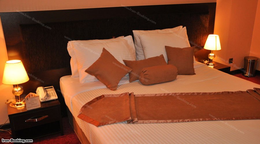 تخت اتاق هتل آساره تهران