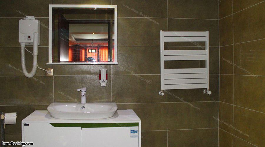 سرویس بهداشتی اتاق هتل عطر سیب سیرجان