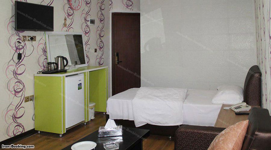اتاق یک تخته هتل عطر سیب سیرجان