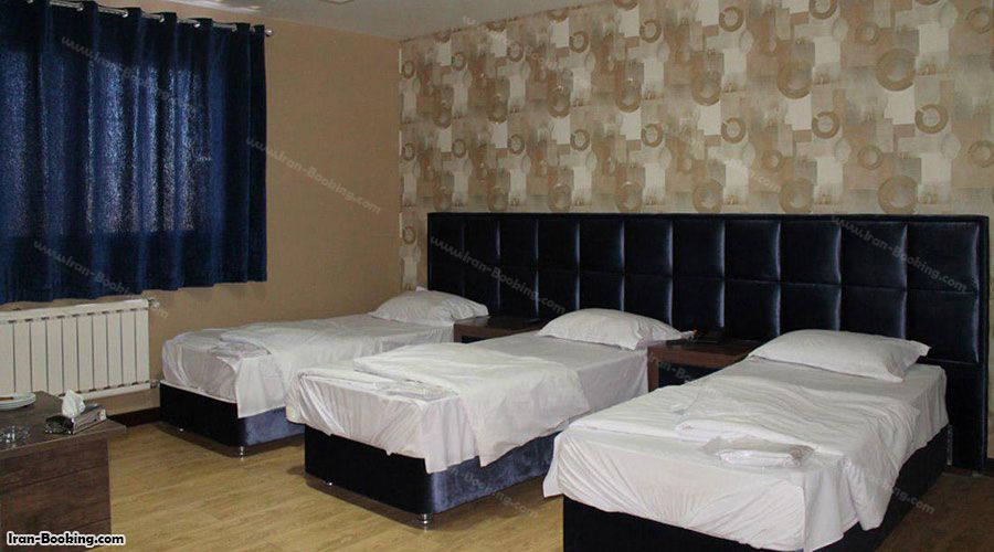 اتاق سه تخته هتل عطر سیب سیرجان