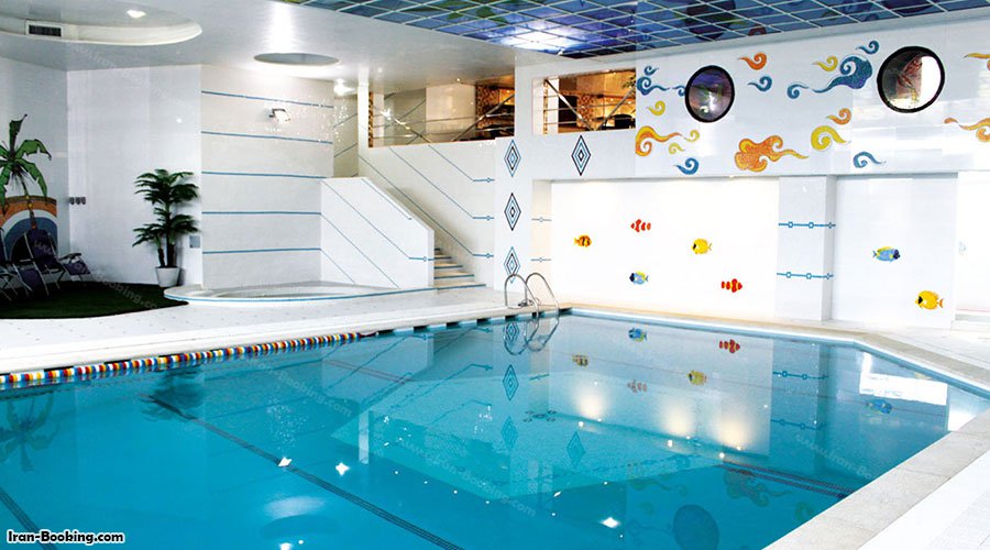 استخر هتل بادله ساری