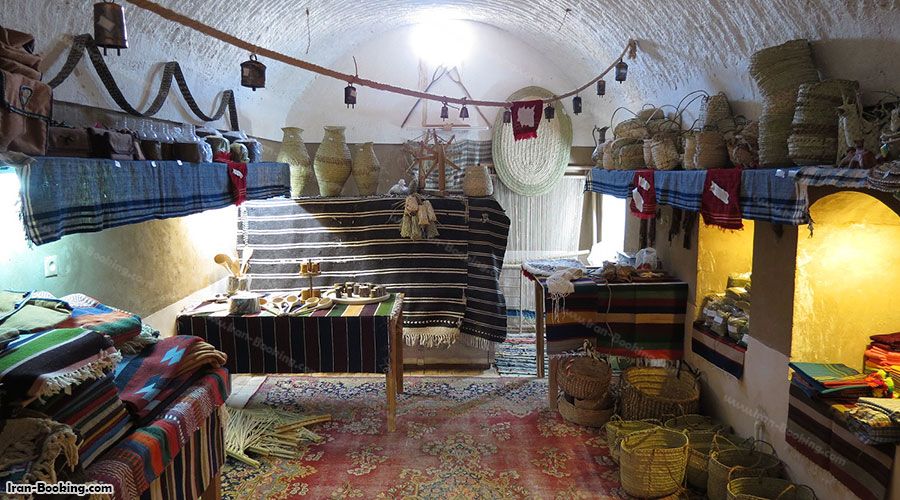 فروشگاه صنایع دستی اقامتگاه بومگردی بارانداز