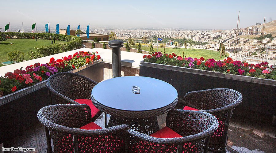 چشم انداز کافه هتل اسپیناس پالاس بهرود