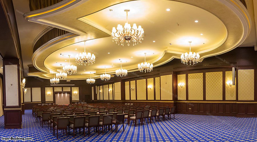 اتاق کنفرانس هتل اسپیناس پالاس بهرود
