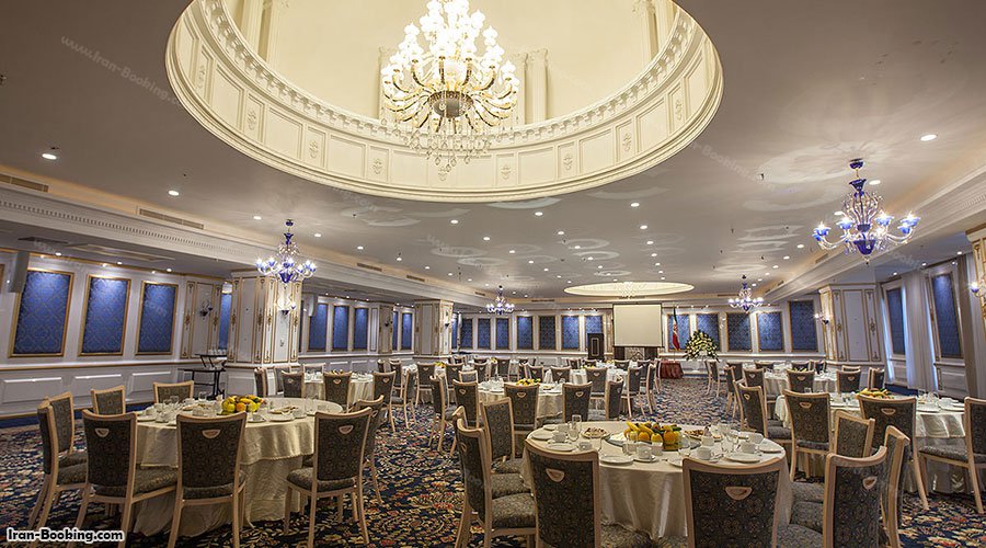 تالار ایوان هتل اسپیناس پالاس بهرود