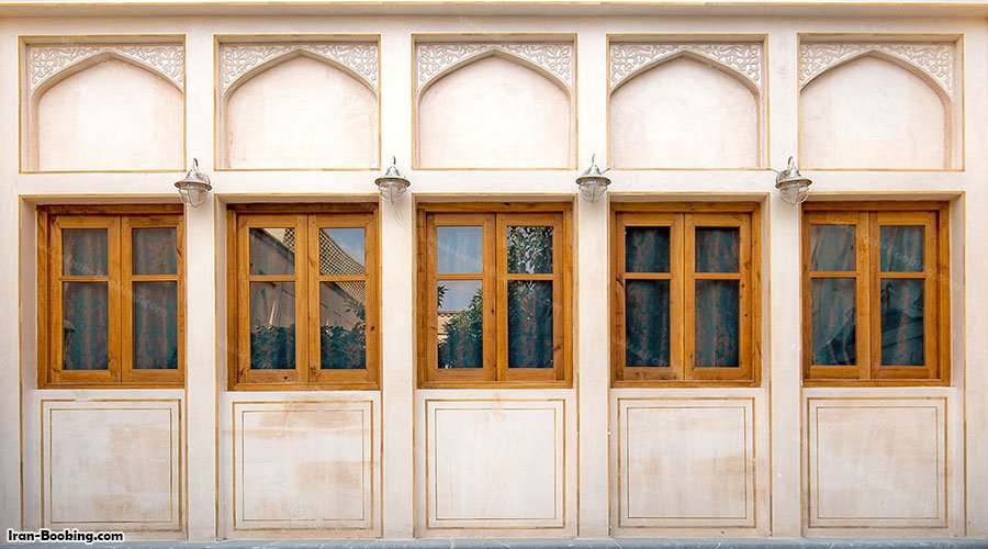 پنجره اتاق هتل خانه بخردی اصفهان