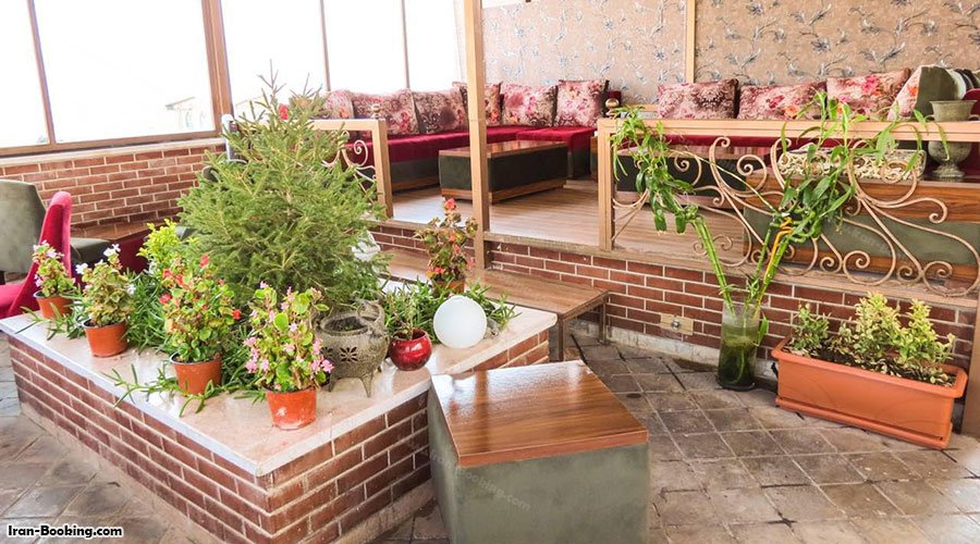 کافه باغ هتل بلور تهران