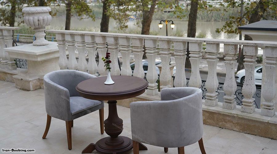 محوطه هتل برج ساعت بابلسر