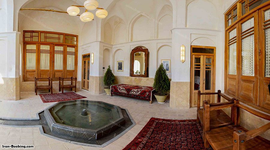 لابی اقامتگاه سنتی سرای درب باغ کاشان