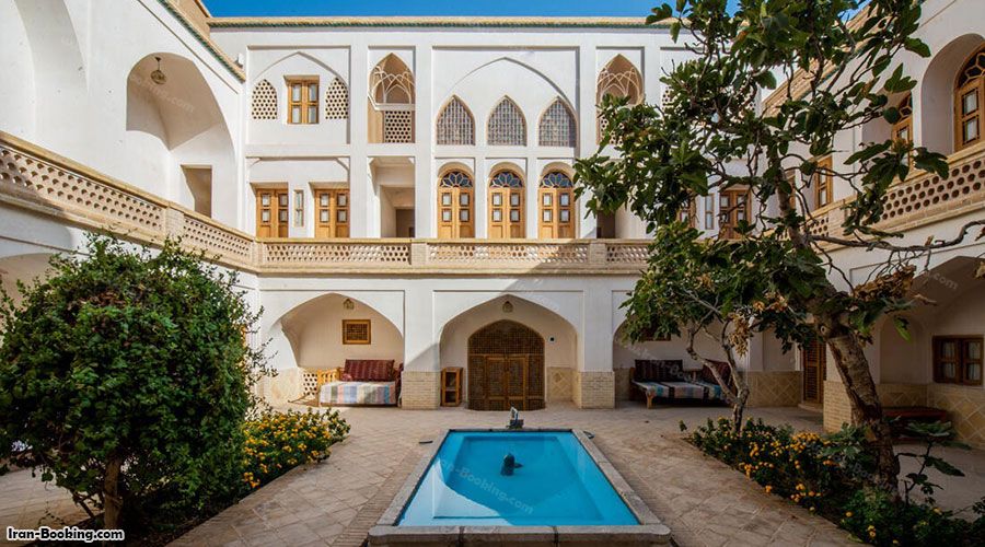 محوطه خانه تاریخی احسان کاشان