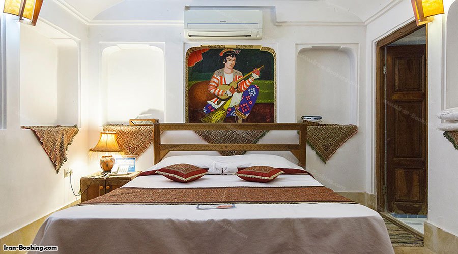 تخت اتاق هتل فهادان یزد