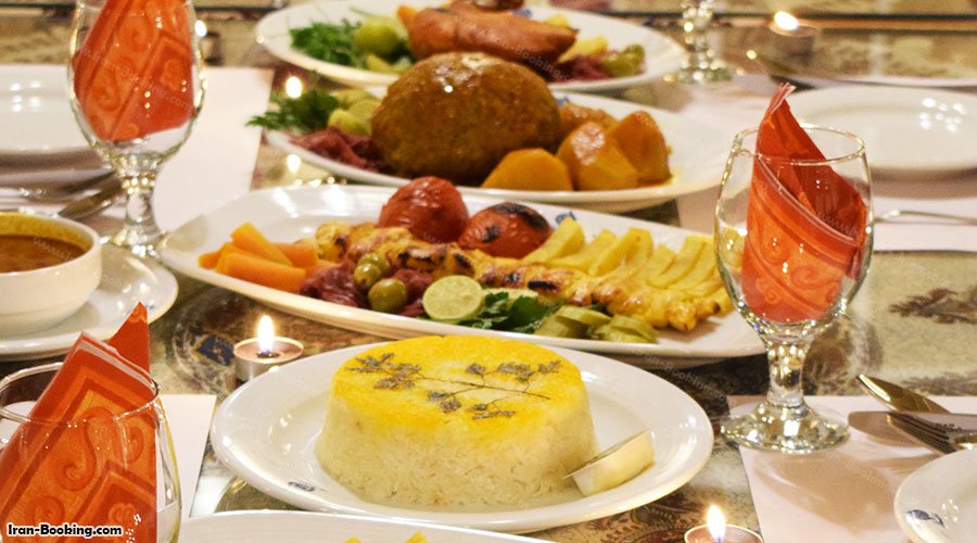 رستوران اقامتگاه سنتی فلاحتی کاشان