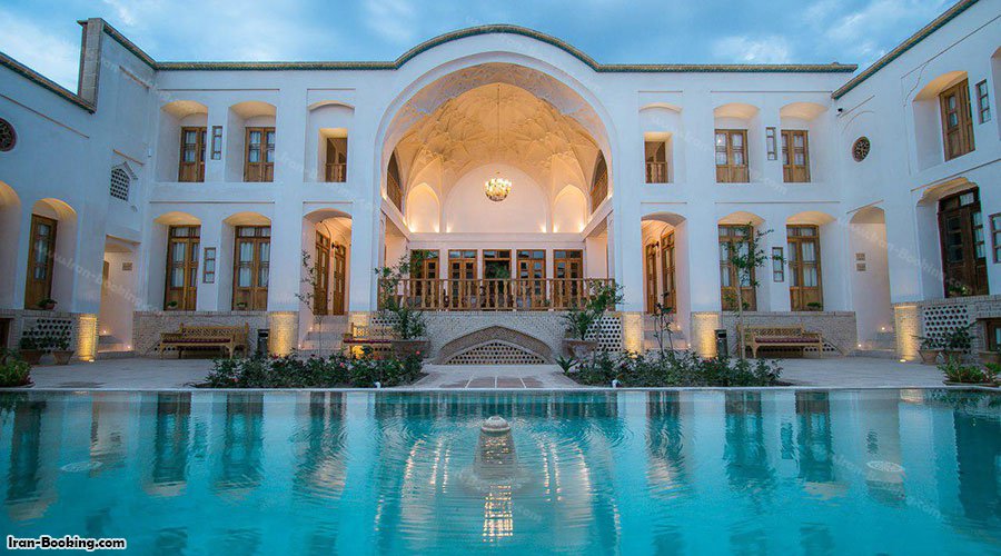 غروب در هتل سنتی فلاحتی کاشان