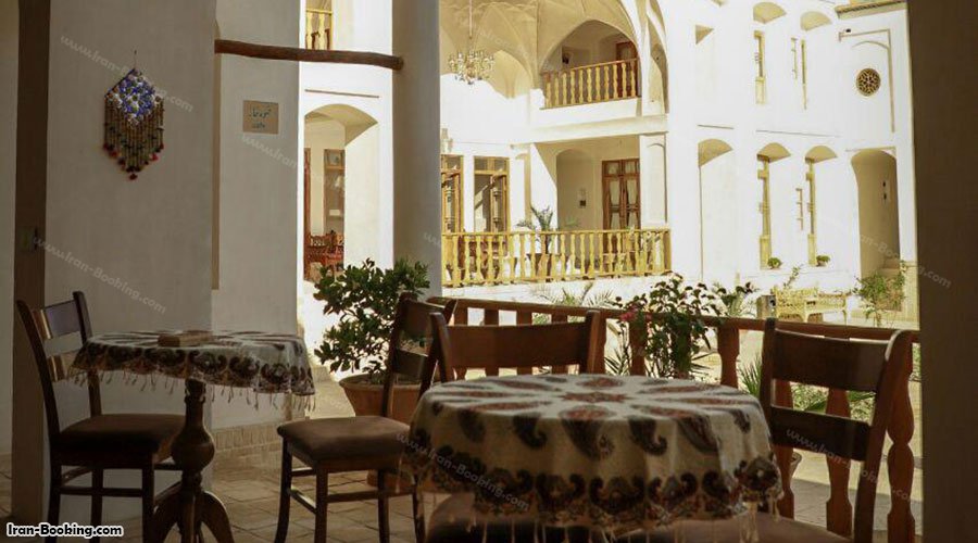 محوطه اقامتگاه سنتی فلاحتی کاشان