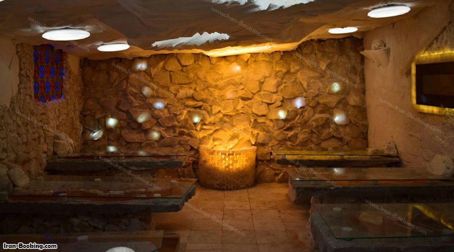 رستوران صخره ای هتل گنجنامه همدان