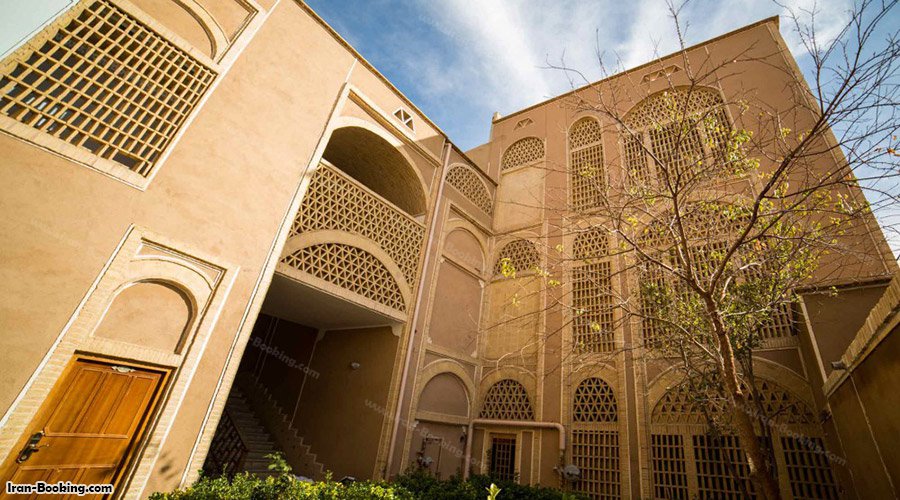 ساختمان هتل باغ مشیر الممالک یزد