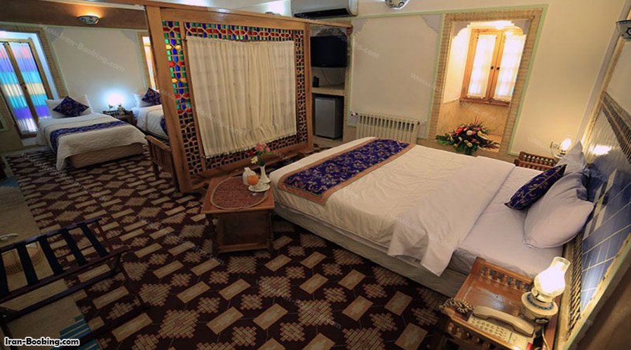 اتاق چهارتخته هتل باغ مشیر الممالک یزد