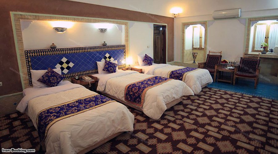 اتاق سه تخته هتل باغ مشیر یزد