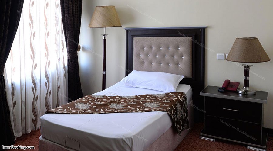 اتاق یکتخته هتل بزرگ مراغه