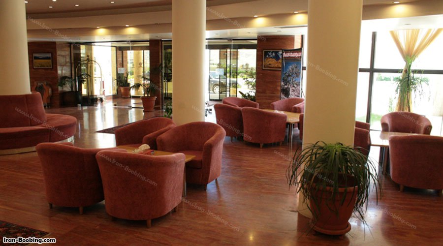 لابی هتل بزرگ زنجان