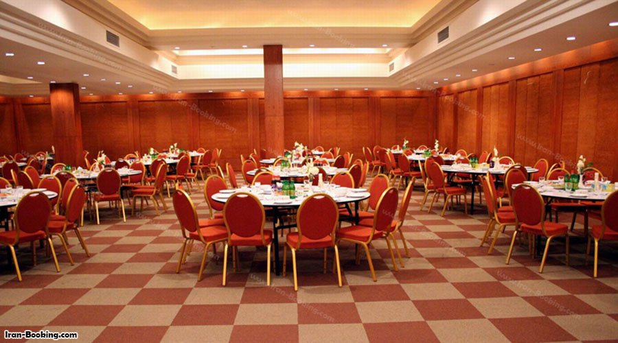 عکس تالار هتل بزرگ زنجان
