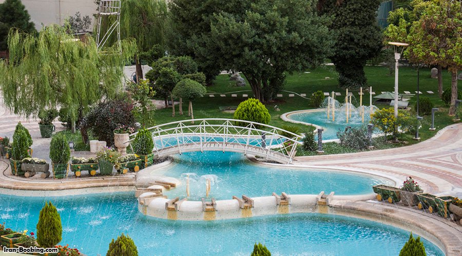 محوطه هتل هما تهران