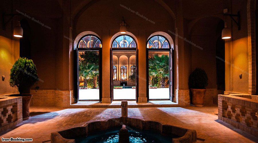 هتل سنتی هومان در شب