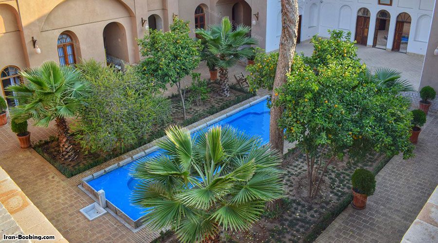 حیاط و محوطه هتل سنتی هومان یزد