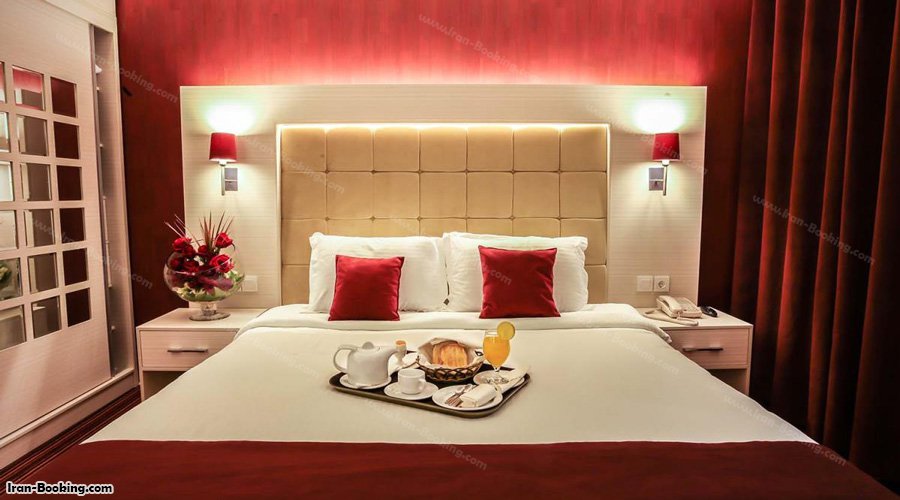 تخت اتاق هتل هویزه تهران