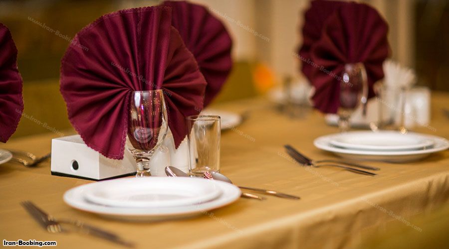میز رستوران هتل جوار الملک مشهد