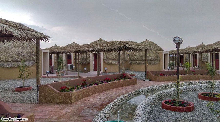 محوطه هتل کپری پارسیان قلعه گنج کرمان