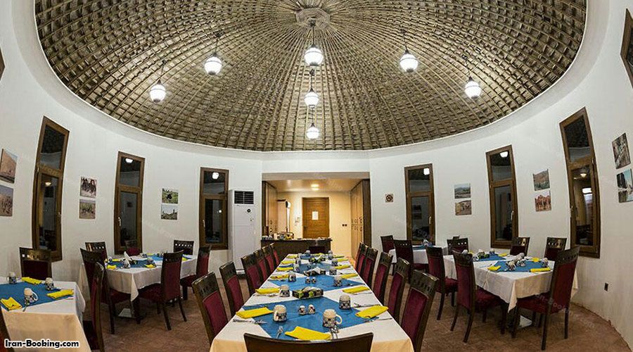 رستوران هتل کپری قلعه گنج کرمان
