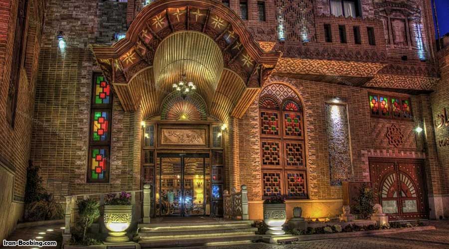 ورودی هتل کریمخان شیراز