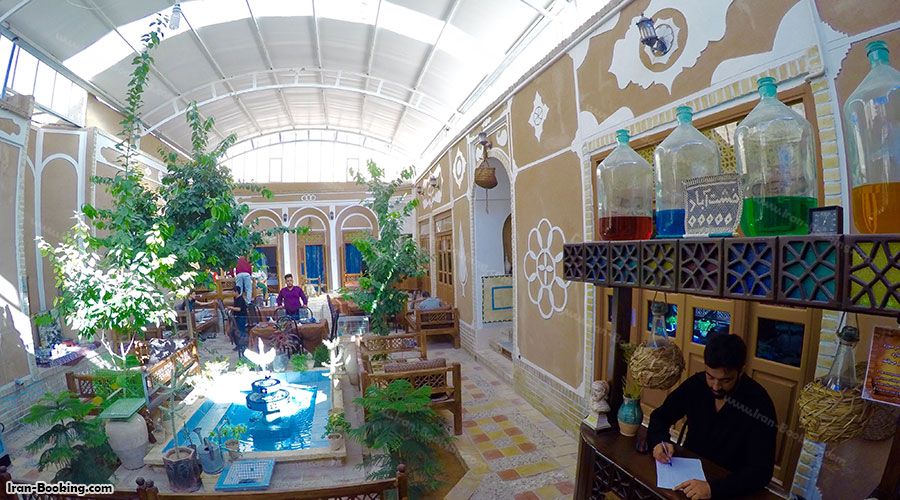 پذیرش اقامتگاه بومگردی خشت آباد یزد