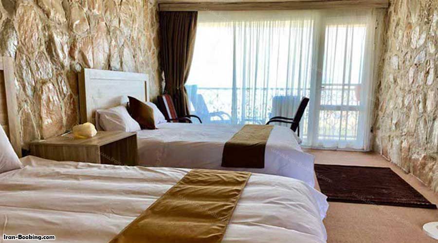 تخت اتاق هتل نمکی مزرعه خورشید دماوند