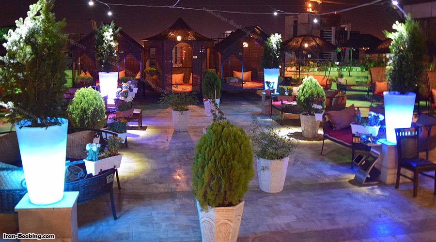 محوطه هتل کیانا مشهد