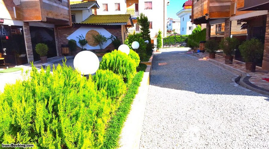 محوطه هتل آپارتمان کوشال چالوس