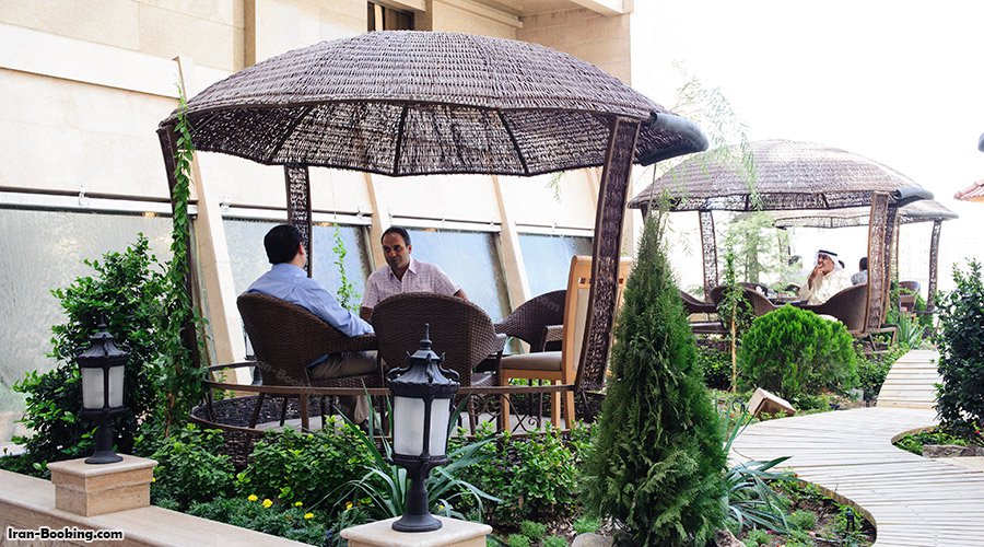 حیاط و محوطه هتل کوثر ناب مشهد