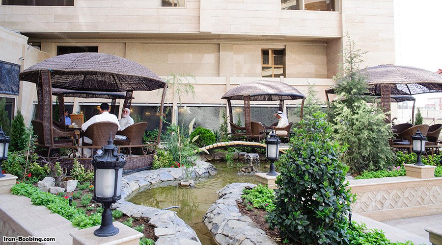محوطه هتل کوثر ناب مشهد