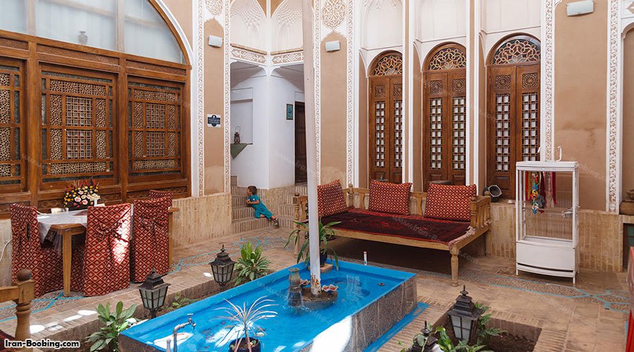 لابی هتل لب خندق یزد