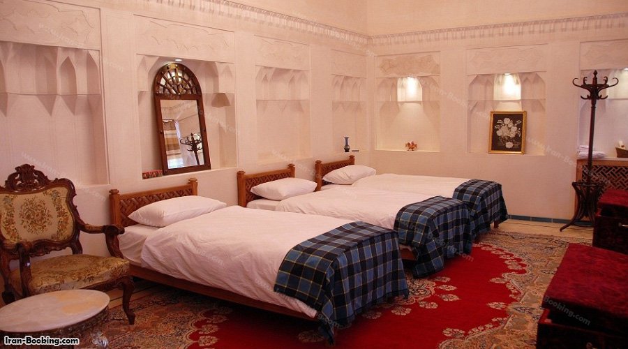 اتاق سه تخته هتل مهینستان راهب کاشان