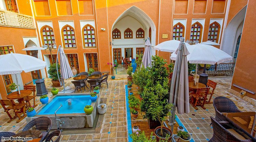 محوطه هتل سنتی میناس اصفهان