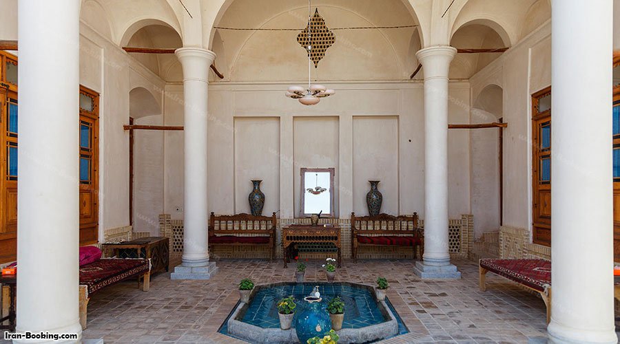 محوطه هتل خانه مرشدی کاشان